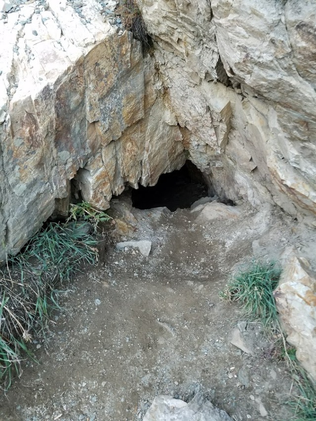 walktovictory-cave